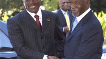 Thabo Mbeki à Kinshasa pour examiner les flux financiers illicites en provenance de la RDC
