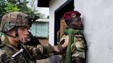 La France en Afrique : Aux marges de la responsabilité de protéger, aux frontières du néocolonialisme? - JJ Wondo